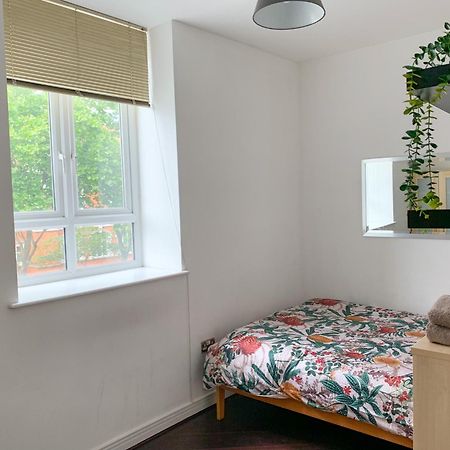 Room In Stratford With Private Bathroom And Parking London Ngoại thất bức ảnh