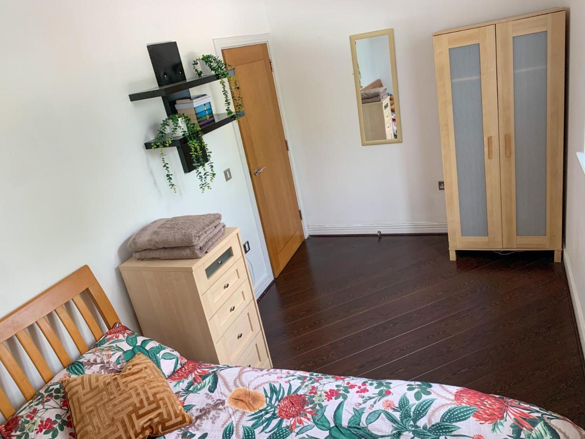 Room In Stratford With Private Bathroom And Parking London Ngoại thất bức ảnh