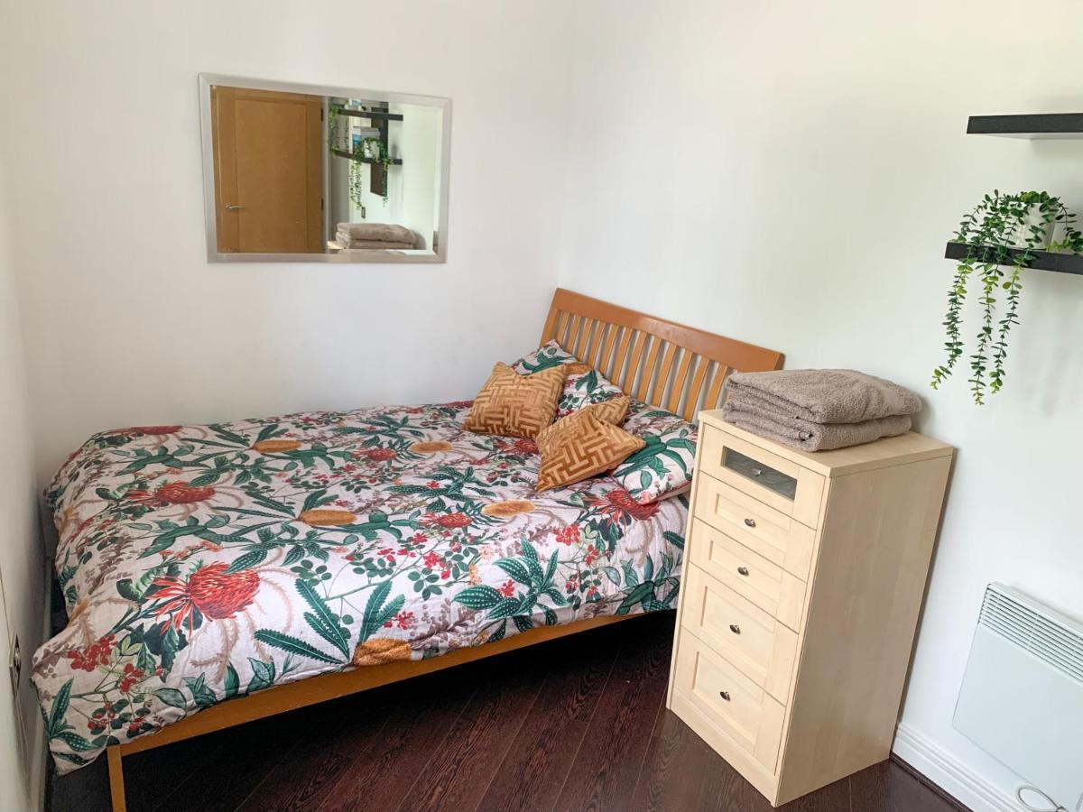 Room In Stratford With Private Bathroom And Parking London Ngoại thất bức ảnh
