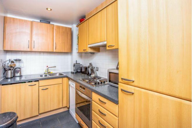 Room In Stratford With Private Bathroom And Parking London Ngoại thất bức ảnh
